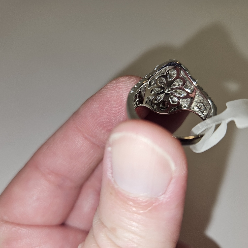 Exquisite Ring Size 8 - Picture 10 of 13